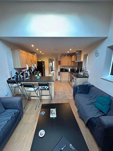 6 Bedroom Semi-Detached House To Rent In Peveril Road, Nottingham, NG9