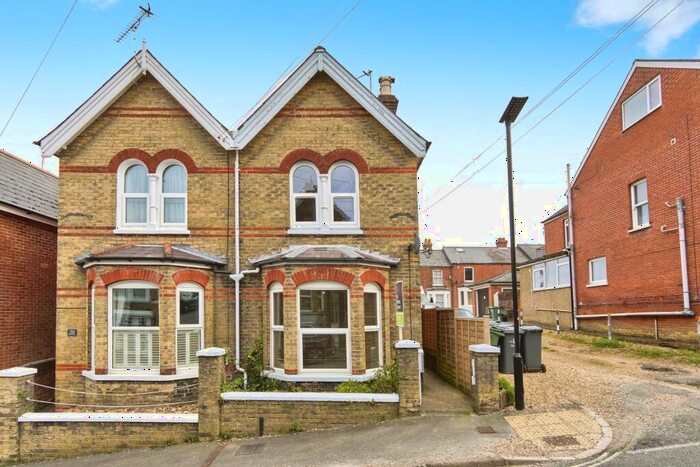 3 Bedroom Semi-Detached House To Rent In Gordon Road, Cowes, PO31