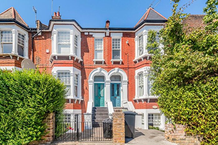 2 Bedroom Flat For Sale In Poets Road, Highbury, London, N5