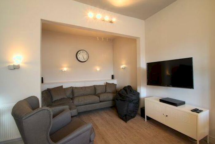 7 Bedroom Terraced House To Rent In Woodsley Road, Leeds, LS2