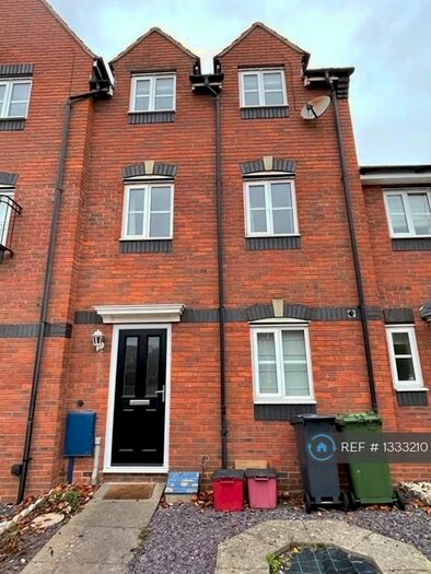 3 Bedroom Semi-Detached House To Rent In Ophelia Drive, Warwick, CV34