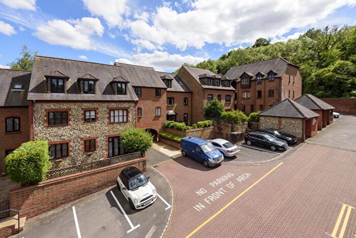 1 Bedroom Flat For Sale In High Wycombe, Buckinghamshire, HP11
