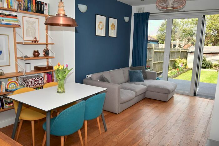 2 Bedroom Maisonette To Rent In Priory Way, Harrow, Greater London, HA2