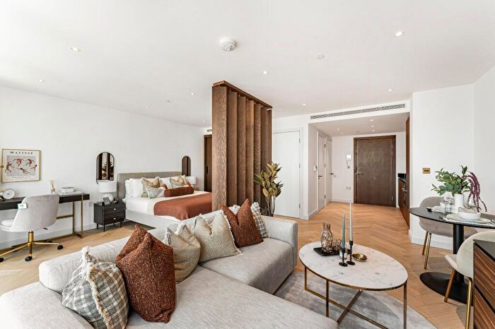 Flat For Sale In Landmark Pinnacle, Westferry Road, E14