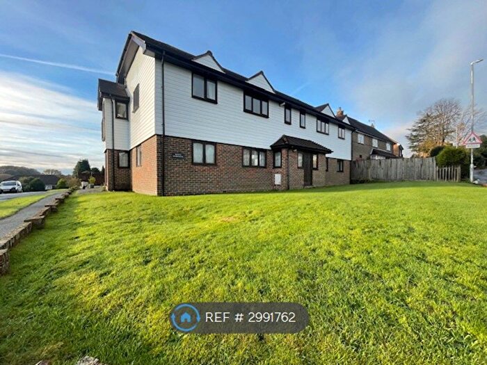 2 Bedroom Flat To Rent In Crowborough Hill, Crowborough, TN6