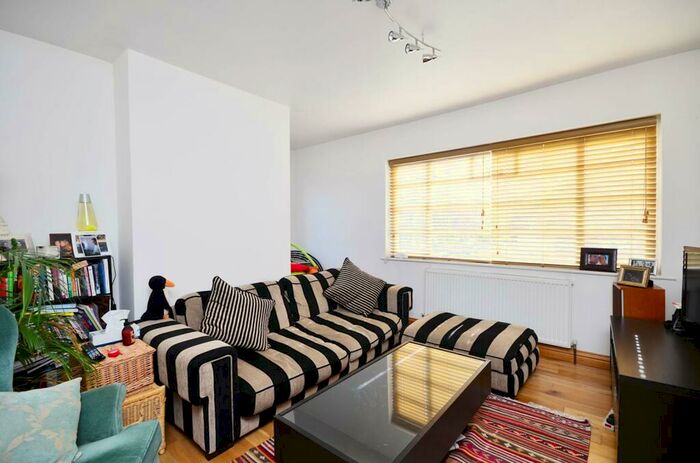 2 Bedroom Maisonette To Rent In Ossulton Way, Hampstead Garden Suburb, London, N2