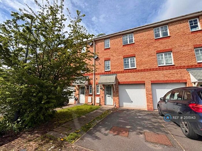 3 Bedroom Terraced House To Rent In Izod Road, Rugby, CV21