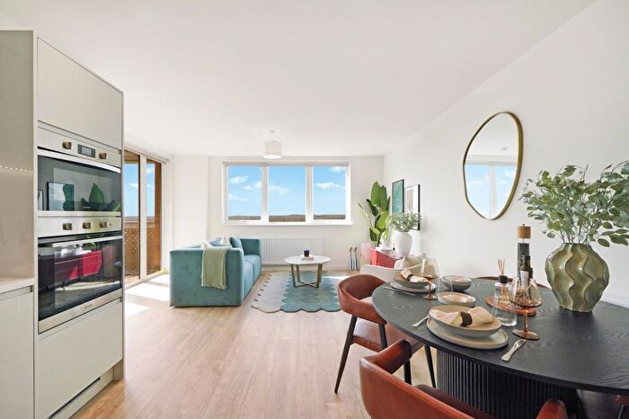 2 Bedroom Flat To Rent In Elmsleigh Road, Staines-Upon-Thames, TW18