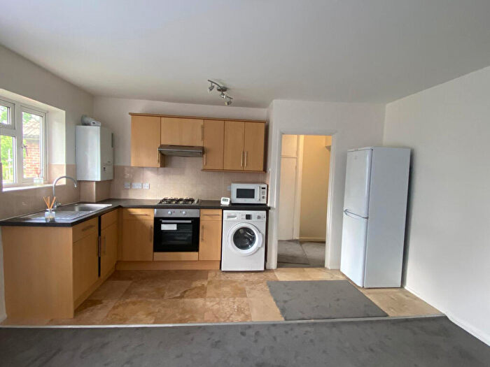 2 Bedroom Flat To Rent In Carley Court, Friern Park, North Finchley, London, London, N12