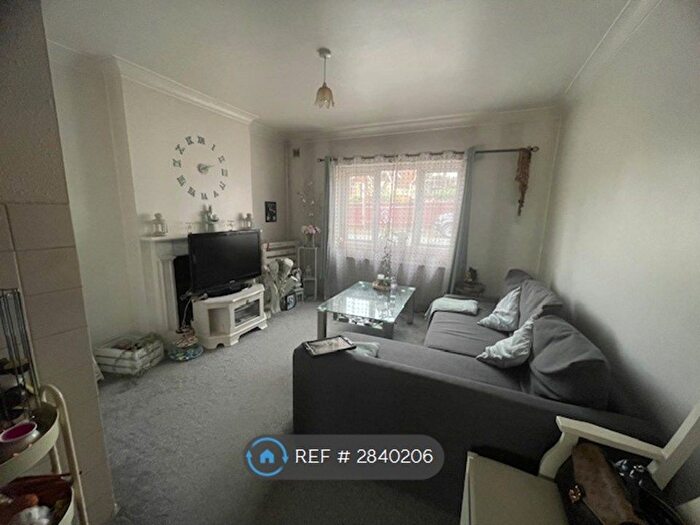 2 Bedroom Flat To Rent In Wycombe Road, Marlow, SL7