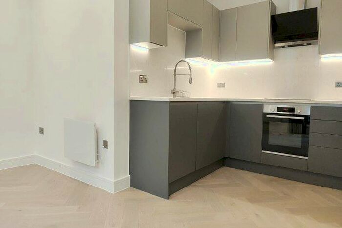 2 Bedroom Flat To Rent In Knoll Rise, Orpington, BR6