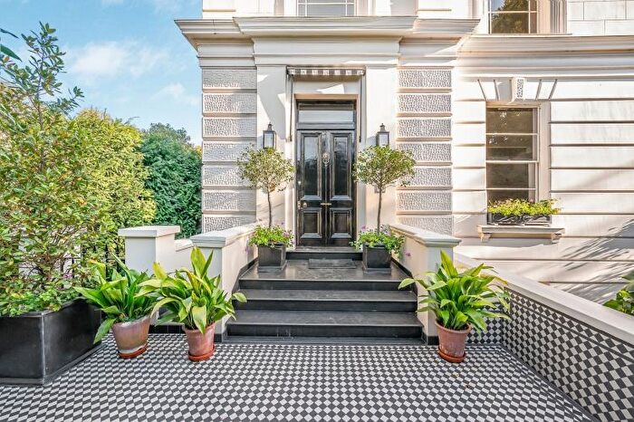 3 Bedroom Flat To Rent In Warwick Avenue, London, W9