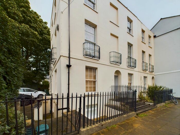 1 Bedroom Flat To Rent In St Georges Place, Cheltenham, Gloucestershire, GL50
