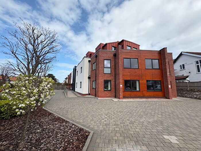 3 Bedroom Flat For Sale In Whitehall Road, Rhos On Sea, LL28