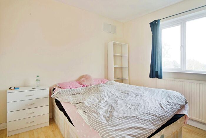 2 Bedroom Flat For Sale In Clarence Road, Wood Green, London, N22