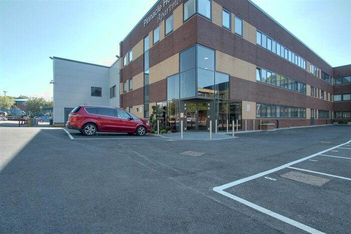 2 Bedroom Flat To Rent In Home Park Mill Link, Kings Langley, WD4