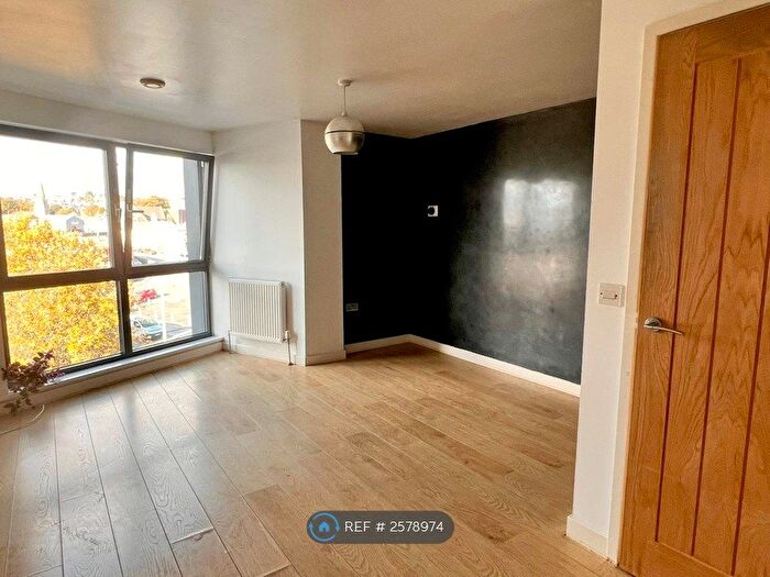 2 Bedroom Flat To Rent In Lockyers Quay, Plymouth, PL4