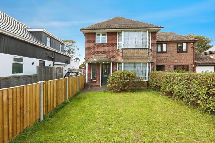 3 Bedroom Detached House For Sale In Whitworth Road, Southampton, Hampshire, SO18