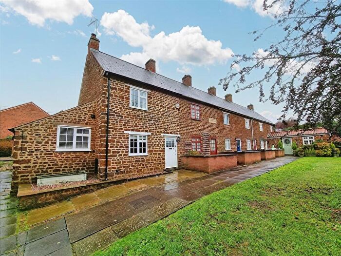 2 Bedroom Cottage For Sale In Mackworth Green, Finedon, Wellingborough, NN9