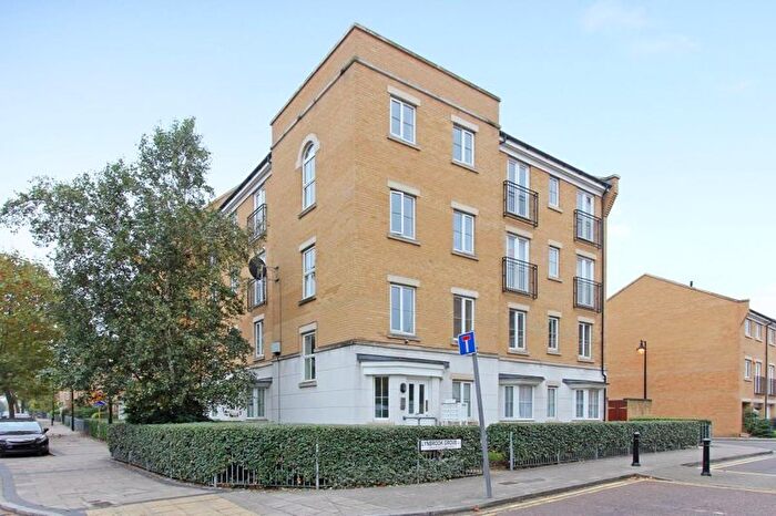 2 Bedroom Property To Rent In Two Bedroom Flat, Lynbrook Grove, London, SE15