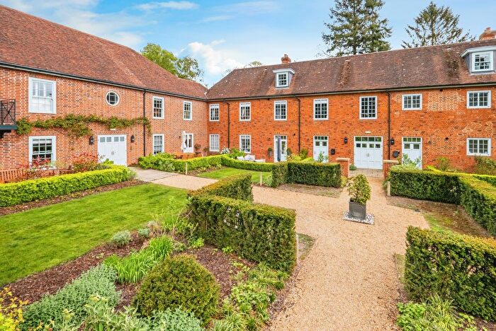 2 Bedroom Flat For Sale In Adams Walk, Midhurst, West Sussex, GU29