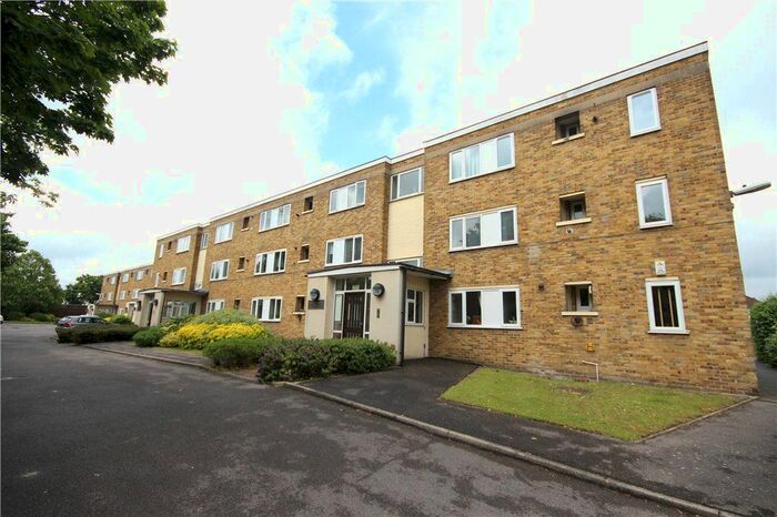 3 Bedroom Flat To Rent In Kneller Road, Twickenham, TW2