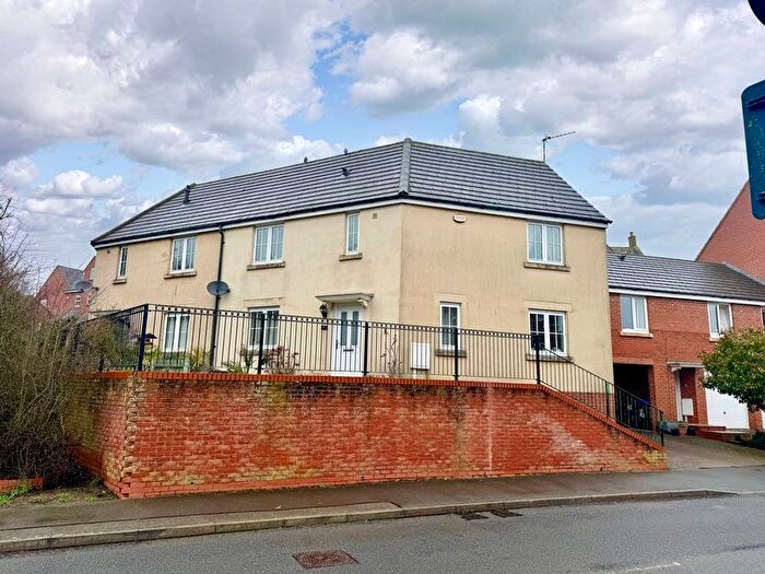 3 Bedroom Semi Detached House For Sale In Farnborough Drive, Daventry, NN11