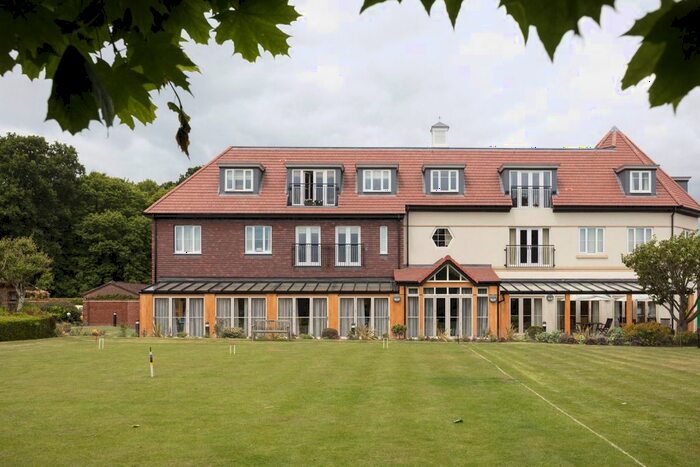 2 Bedroom Flat To Rent In Fairlop Walk, Elmbridge Village, Cranleigh, Surrey, GU6