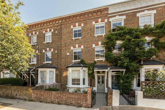 4 Bedroom Property To Rent In Oaklands Grove, London, W12