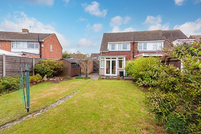 3 Bedroom Semi-Detached House For Sale In Seacourt Road, Langley, SL3