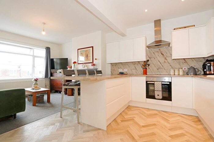 2 Bedroom Flat For Sale In London Road, Hadleigh, Essex, SS7