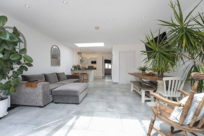 3 Bedroom Terraced House For Sale In Coldharbour Road, Croydon, CR0