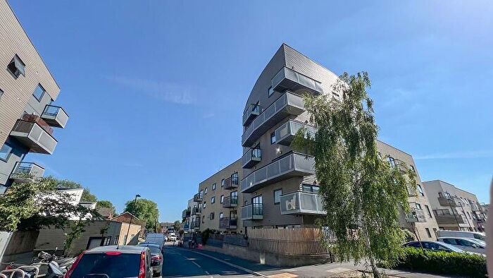 2 Bedroom Flat For Sale In Ferndale Crescent, Carshalton, Surrey., SM5