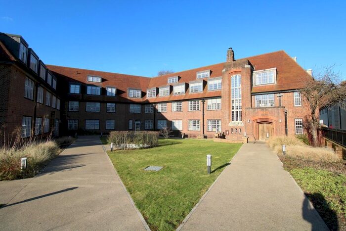 2 Bedroom Flat To Rent In Lesbourne Road, Reigate RH2