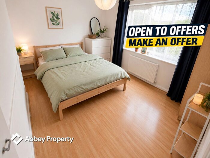3 Bedroom Flat To Rent In Green Gates, Luton, LU3
