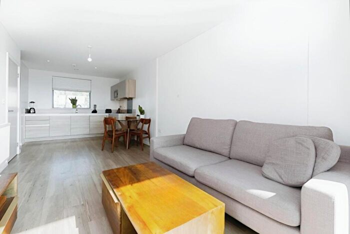 2 Bedroom Flat For Sale In Hammersley Road, Canning Town, E16