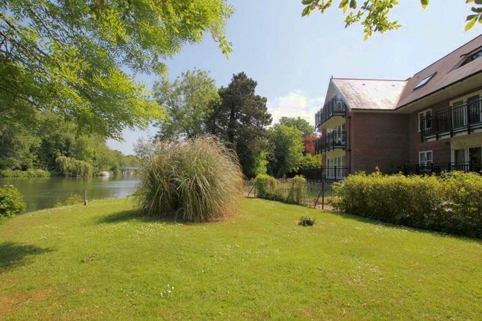 2 Bedroom Flat To Rent In Waterside House, The Wharf, Pangbourne, Reading, RG8