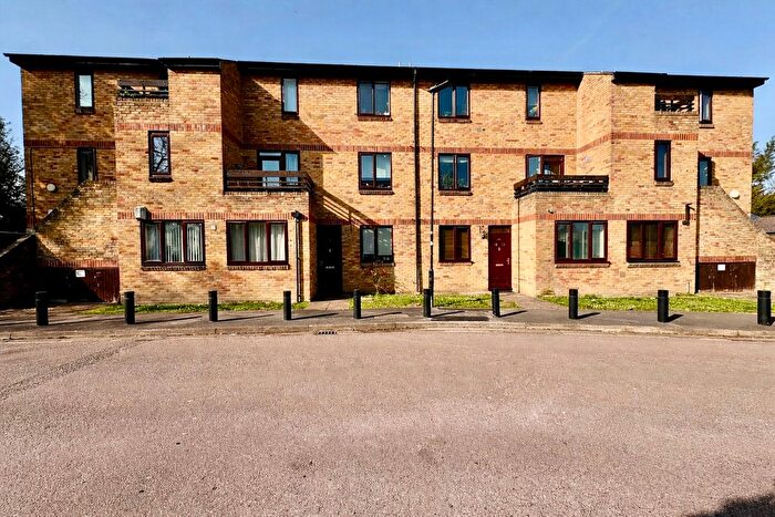 2 Bedroom Flat For Sale In St. Stephens Road, Hounslow, TW3