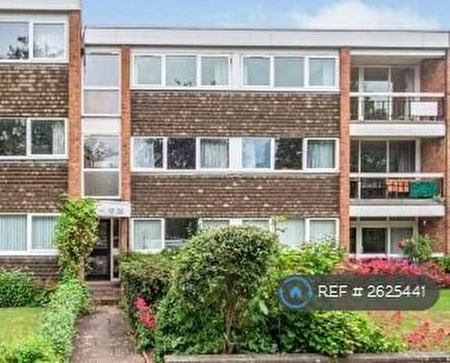 2 Bedroom Flat To Rent In Warren Court, Leamington Spa, CV32