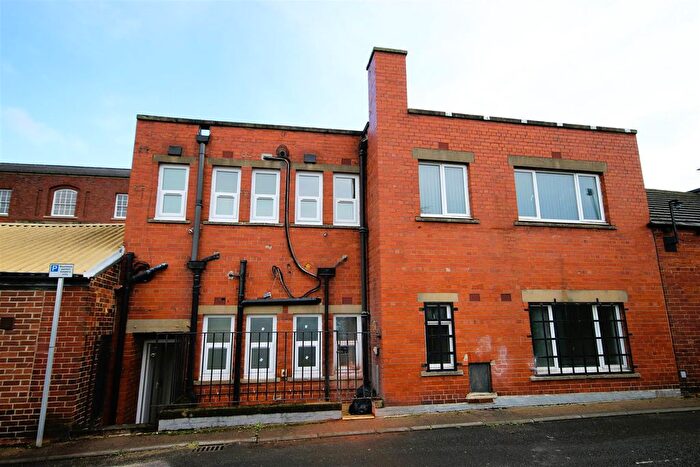 1 Bedroom Flat To Rent In Bank Street, Castleford, WF10