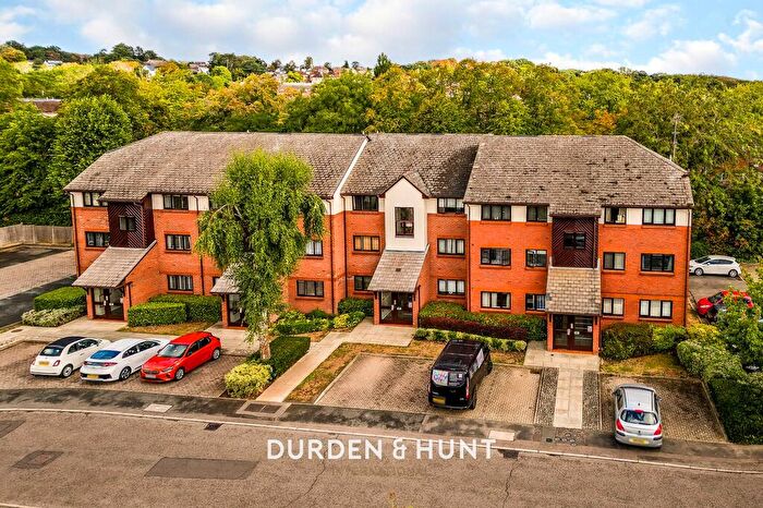 1 Bedroom Apartment For Sale In Maple Gate, Loughton, IG10