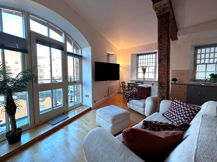 2 Bedroom Flat To Rent In Dock Street, Leeds, West Yorkshire, LS10