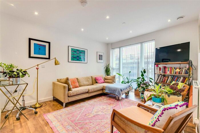 2 Bedroom Flat To Rent In London Lane, London E8