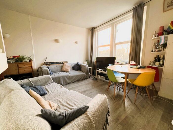 3 Bedroom Flat To Rent In Brixton Hill, London, SW2