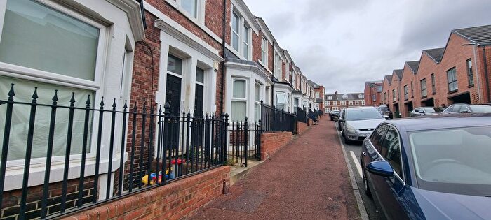 3 Bedroom Flat To Rent In Trevethick Street, Gateshead, NE8