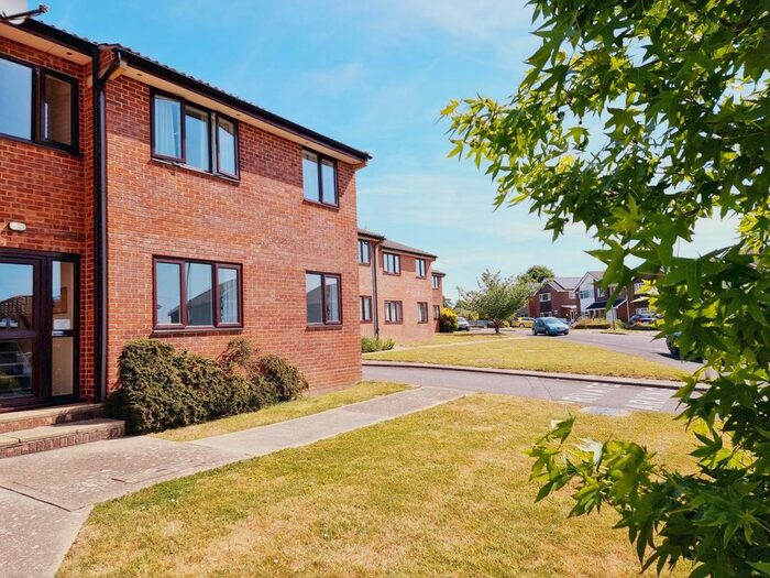 2 Bedroom Flat To Rent In Inverness Avenue, Fareham, PO15