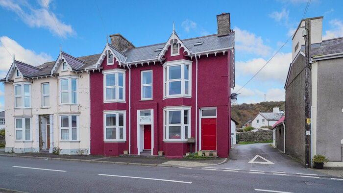 6 Bedroom Semi-Detached House For Sale In Bridge Street, Llanon, SY23