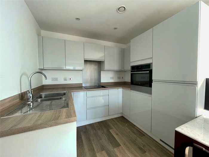 2 Bedroom Flat For Sale In Station View, Guildford, Surrey, GU1