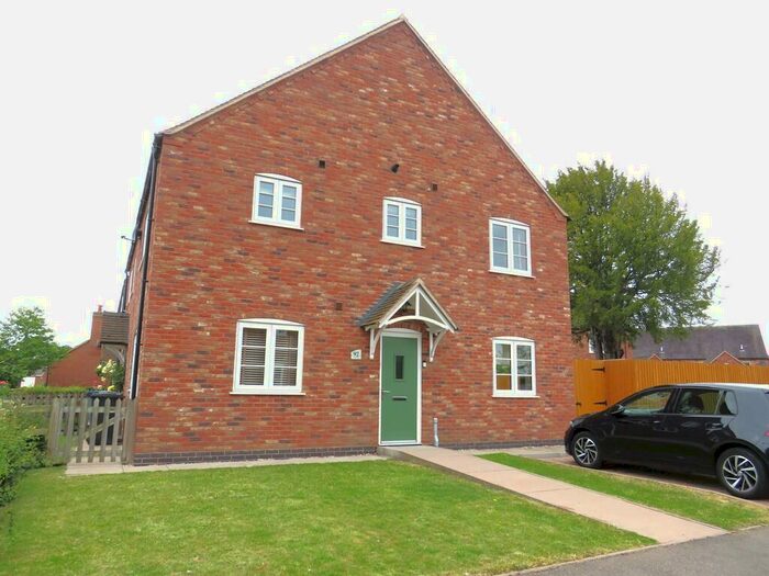 3 Bedroom Semi-Detached House To Rent In Coton Lane, Tamworth, B79