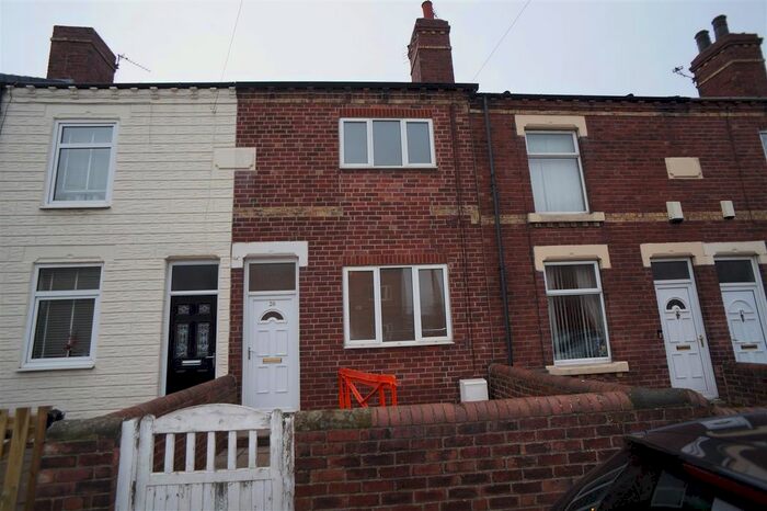 3 Bedroom Terraced House To Rent In Leeds Road, Cutsyke, Castleford, WF10